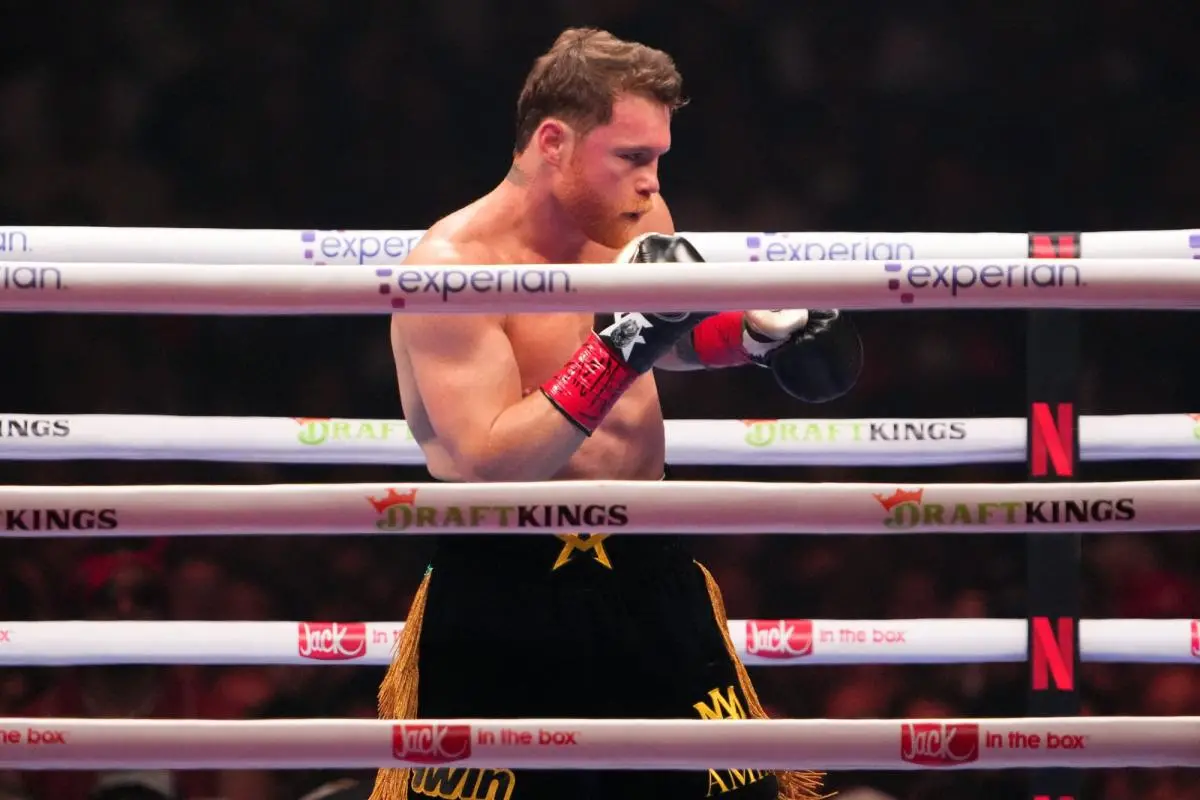 Canelo Alvarez annonce la date de son combat pour le titre WBC des super-moyens contre Christian Mbilli