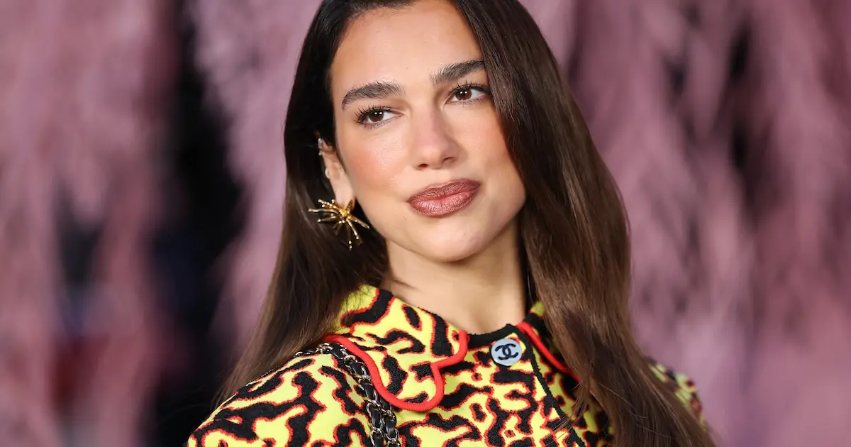 “Un message fort”: Dua Lipa soutient la grogne des Albanais contre le projet immobilier du clan Trump