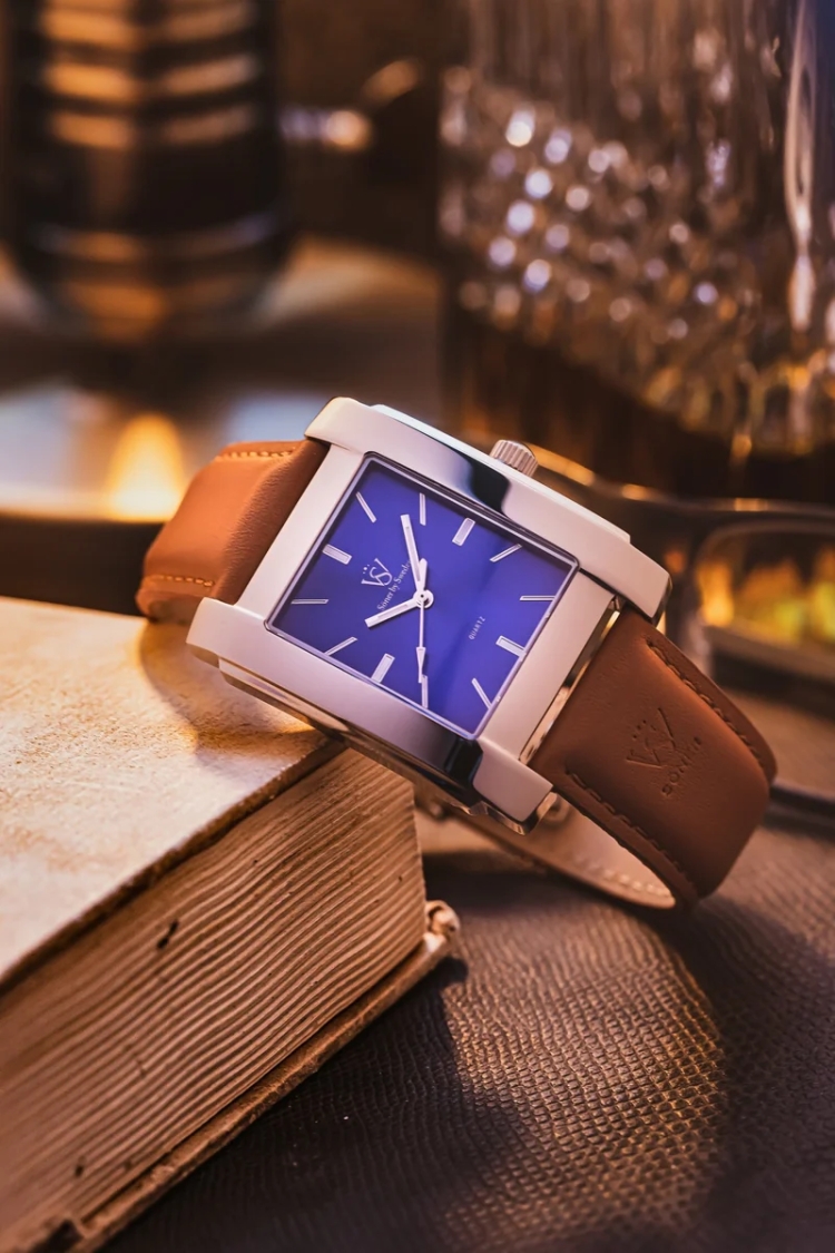 Beyond Tradition: How Men's Rectangular Watches are Redefining Modern Masculinity